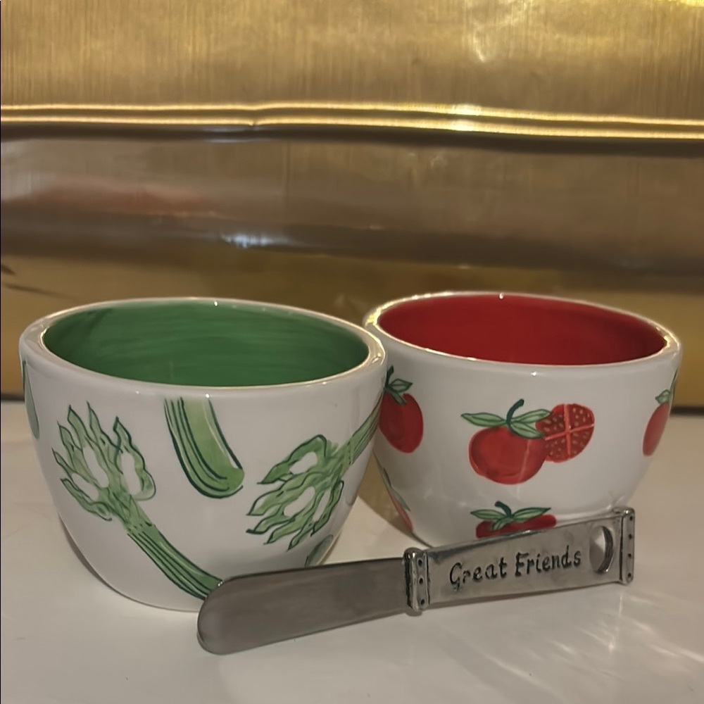 Set of Two Ceramic Bowls with Spread Knife